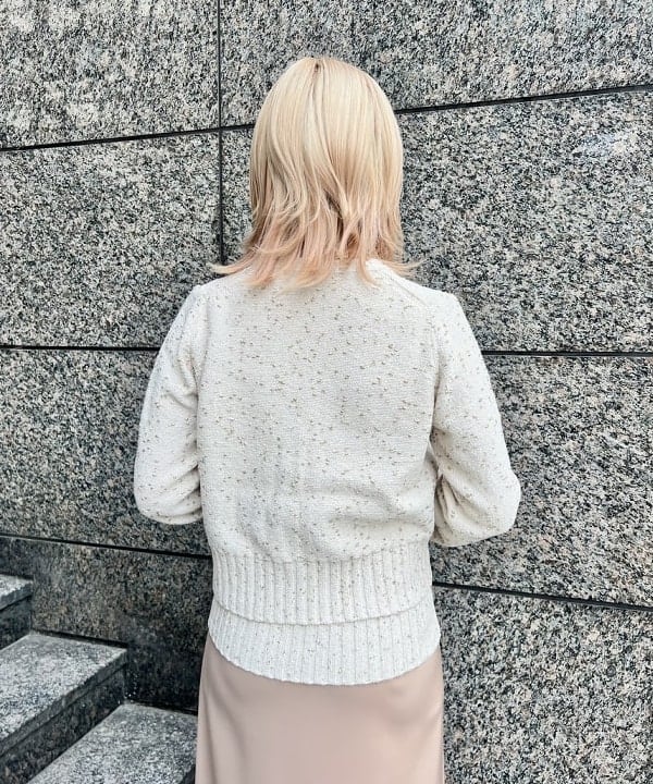 篠崎 香月さんの「BEAMS WOMEN｜ラウンドヘム サテンスカート」を使ったコーディネート