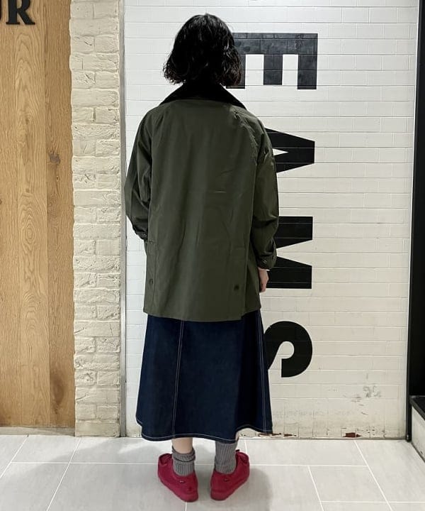 小原 もこさんの「BEAMS WOMEN｜Barbour / OVERSIZE PEACHED BEADALE CASUAL JACKET」を使ったコーディネート