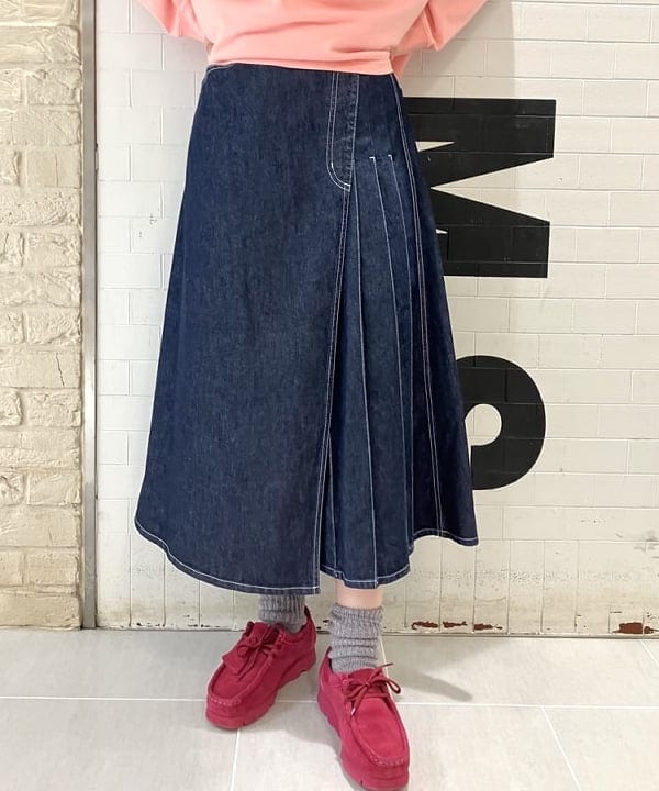 小原 もこさんの「BEAMS WOMEN｜Barbour / OVERSIZE PEACHED BEADALE CASUAL JACKET」を使ったコーディネート