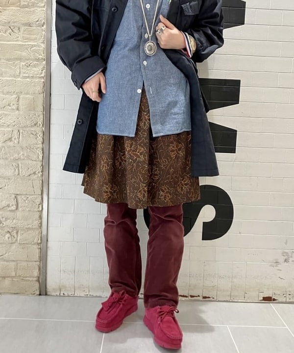 小原 もこさんの「BEAMS WOMEN｜【別注】BUZZ RICKSON'S / シャンブレー ロングスリーブ シャツ」を使ったコーディネート