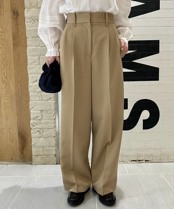 坂本 涼花さんの「BEAMS WOMEN｜PAPYRUS / Candy Wrapper レース ハンドバッグ M」を使ったコーディネート
