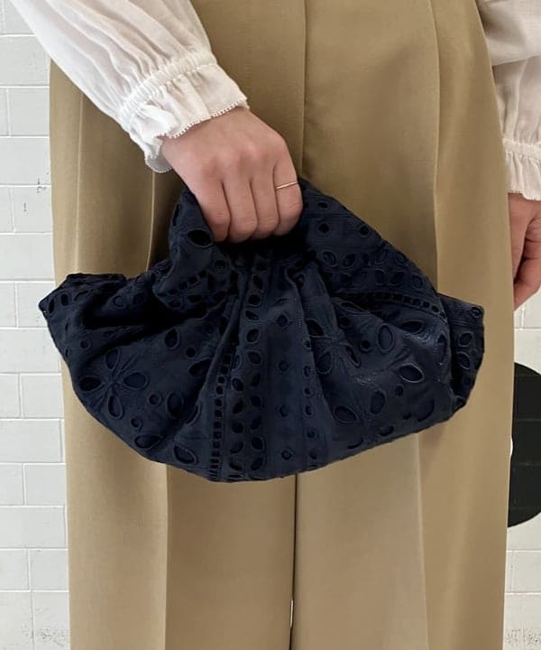 坂本 涼花さんの「BEAMS WOMEN｜PAPYRUS / Candy Wrapper レース ハンドバッグ M」を使ったコーディネート