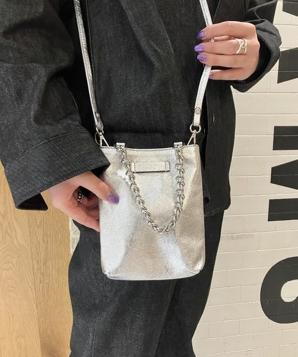 CHIHIROさんの「BEAMS WOMEN｜GIANNI CHIARINI / CAMILLA メタリック レザートートバッグ」を使ったコーディネート