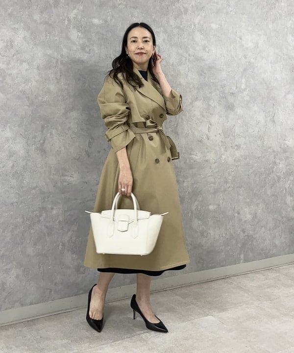 関 桂子さんの「BEAMS WOMEN｜ライト ツイル トレンチコート」を使ったコーディネート