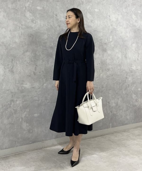 関 桂子さんの「BEAMS WOMEN｜ライト ツイル トレンチコート」を使ったコーディネート