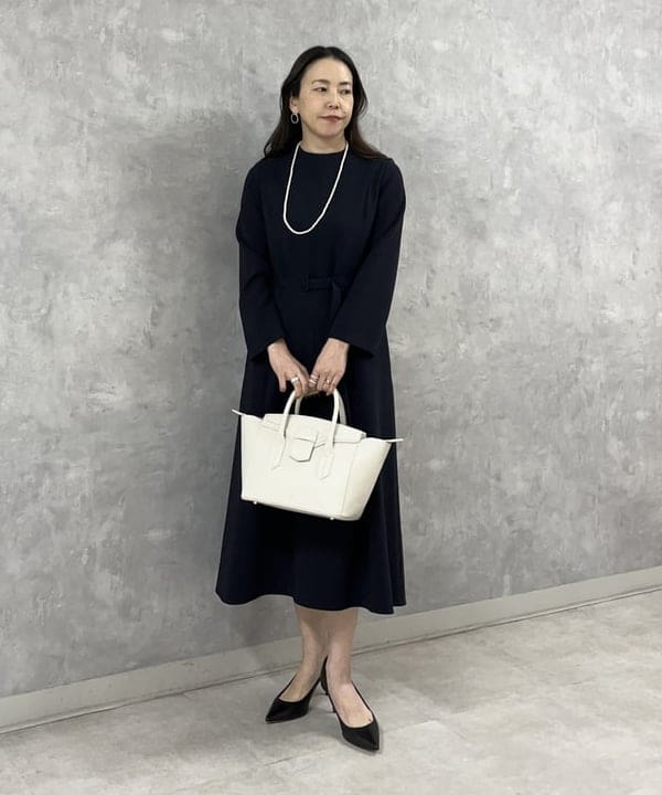 関 桂子さんの「BEAMS WOMEN｜ライト ツイル トレンチコート」を使ったコーディネート
