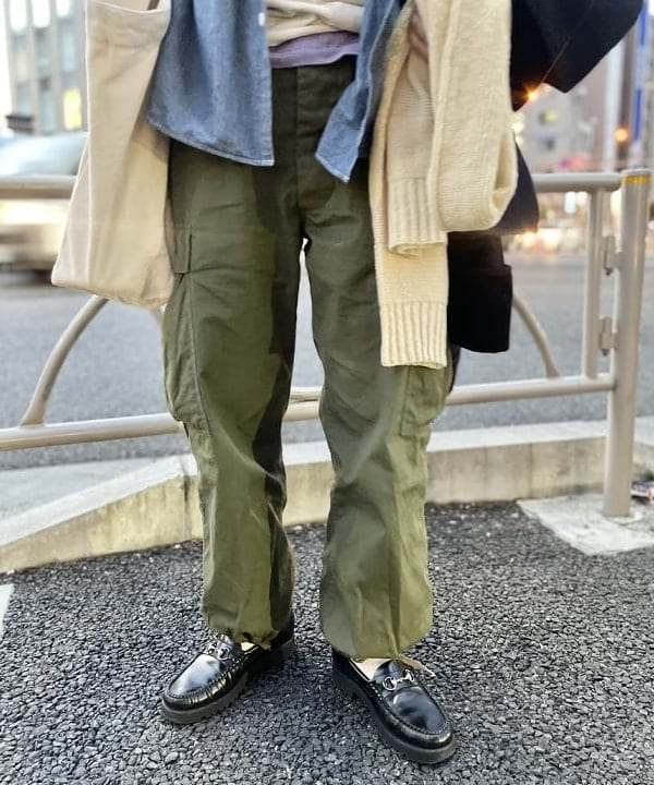 SHINAGAWAさんの「BEAMS WOMEN｜【別注】BUZZ RICKSON'S / ポプリン アーミーパンツ」を使ったコーディネート
