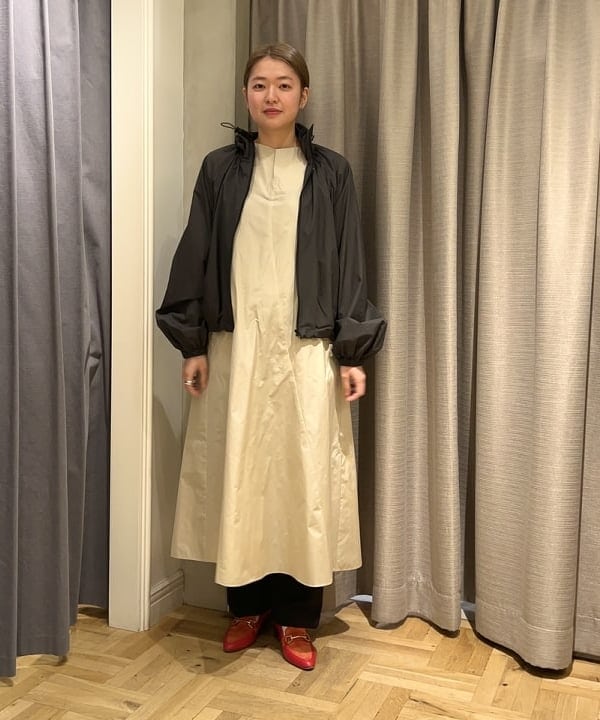 千田 静香さんの「BEAMS WOMEN｜AK+1 / ツイスト タフタ ワンピース」を使ったコーディネート