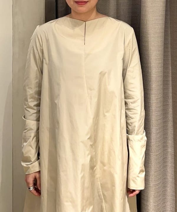 千田 静香さんの「BEAMS WOMEN｜AK+1 / ツイスト タフタ ワンピース」を使ったコーディネート