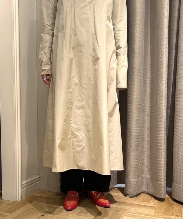 千田 静香さんの「BEAMS WOMEN｜AK+1 / ツイスト タフタ ワンピース」を使ったコーディネート