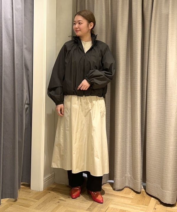 千田 静香さんの「BEAMS WOMEN｜AK+1 / ツイスト タフタ ワンピース」を使ったコーディネート