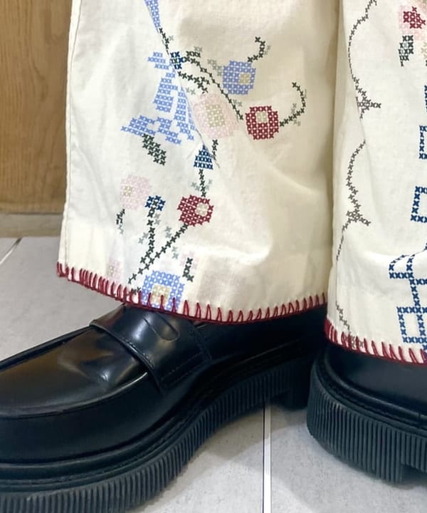 笠井 祐希さんの「BEAMS WOMEN｜BUZZ RICKSON'S / 別注 シャンブレー ロングスリーブ シャツ」を使ったコーディネート