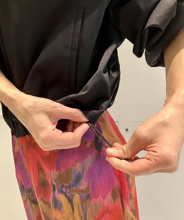 五十峯 さよさんの「BEAMS WOMEN｜Demi-Luxe BEAMS / ラインカット プリントスカート」を使ったコーディネート