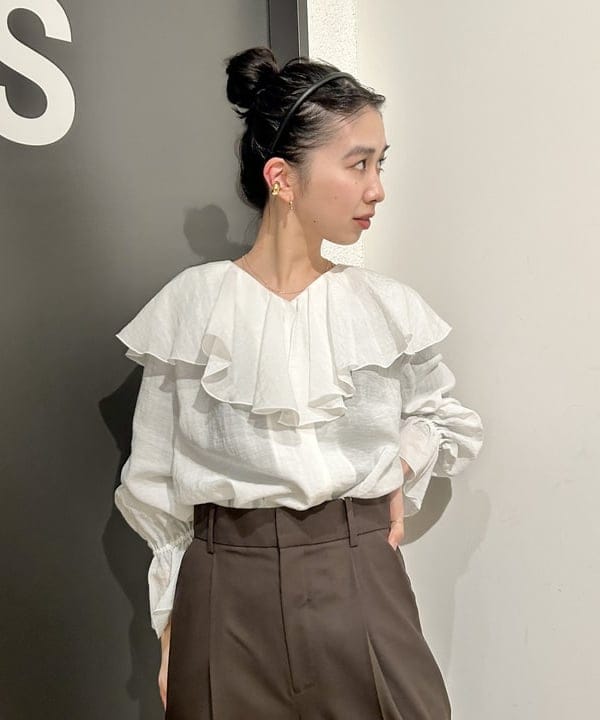 佐藤 美樹さんの「BEAMS WOMEN｜les bon bon / ヴィクトリア ネックレス ゴールド」を使ったコーディネート