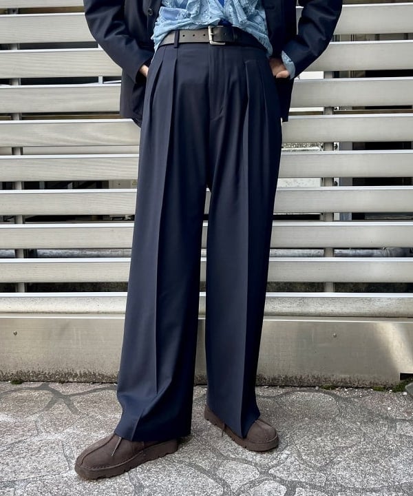 ミナミマリコさんの「BEAMS WOMEN｜maturely / 2Way Stretch Tuck Slacks」を使ったコーディネート