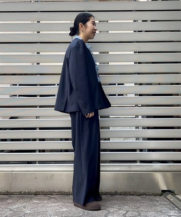 ミナミマリコさんの「BEAMS WOMEN｜maturely / 2Way Stretch Tuck Slacks」を使ったコーディネート