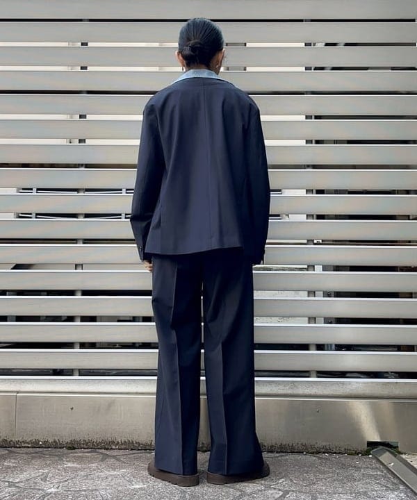 ミナミマリコさんの「BEAMS WOMEN｜maturely / 2Way Stretch Tuck Slacks」を使ったコーディネート