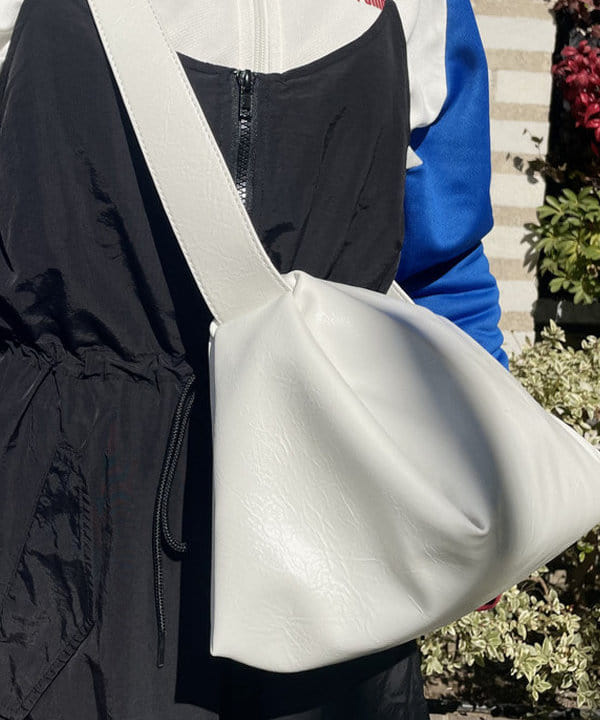 きらりんさんの「BEAMS WOMEN｜Otro Accesorio / フラワー リング」を使ったコーディネート