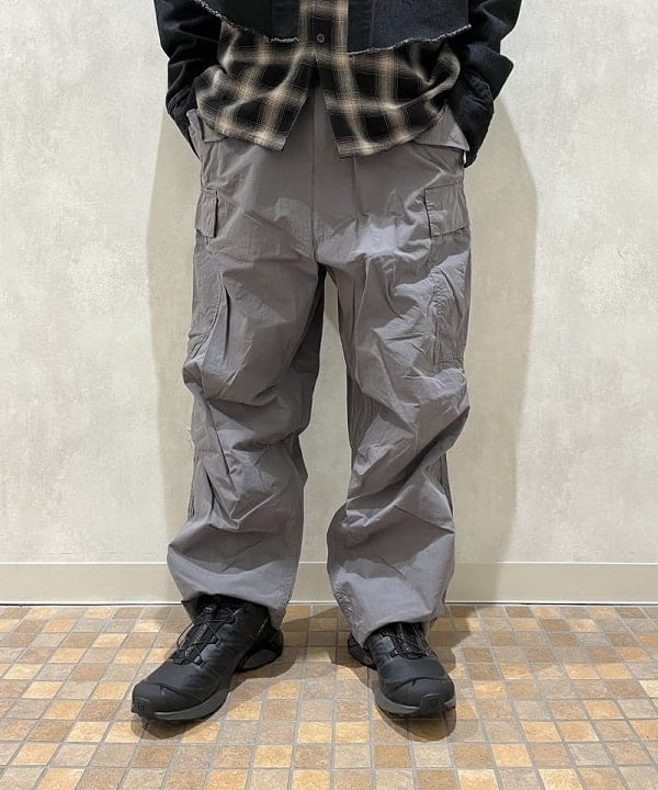 平柳 楓馬さんの「BEAMS WOMEN｜BEAMS / ビッグ 6ポケット カーゴパンツ」を使ったコーディネート