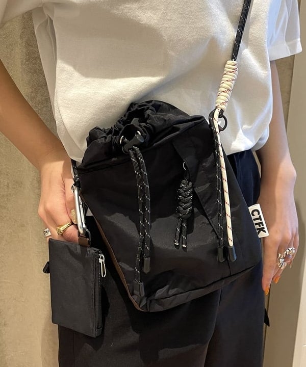 松本 佳菜子さんの「BEAMS WOMEN｜Otro Accesorio / フラワー リング」を使ったコーディネート