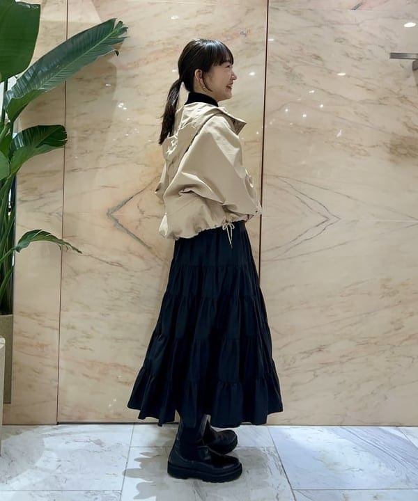 西村 章代さんの「BEAMS WOMEN｜VACHEMENT / ドルマン マウンテンパーカー」を使ったコーディネート