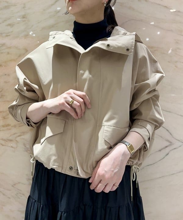 西村 章代さんの「BEAMS WOMEN｜VACHEMENT / ドルマン マウンテンパーカー」を使ったコーディネート
