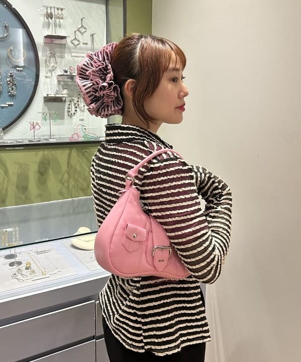 渡邊 舞さんの「BEAMS WOMEN｜Ray BEAMS / ボールチェーン リボン ネックレス」を使ったコーディネート