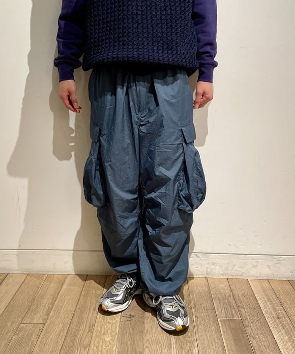 佐藤 大斗さんの「BEAMS WOMEN｜BEAMS / ナイロン イージー カーゴパンツ」を使ったコーディネート