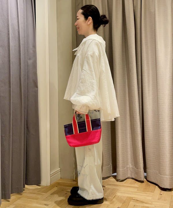 コウリキ　マミさんの「BEAMS WOMEN｜L.L.Bean × BEAMS PLUS ＆ BEAMS BOY / Deep Bottom Deluxe Boat and Tote Mini」を使ったコーディネート