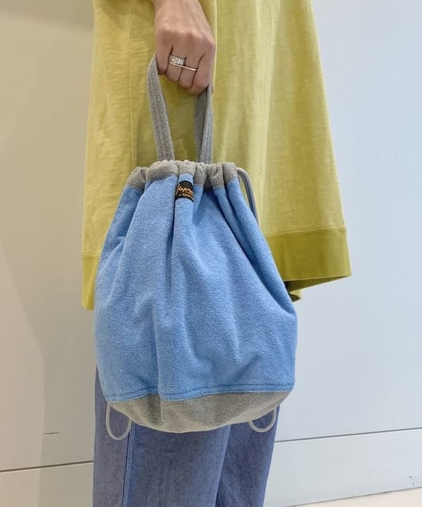 Kaoru Sakumaさんの「BEAMS WOMEN｜Vガゼット ノースリーブ ワンピース」を使ったコーディネート
