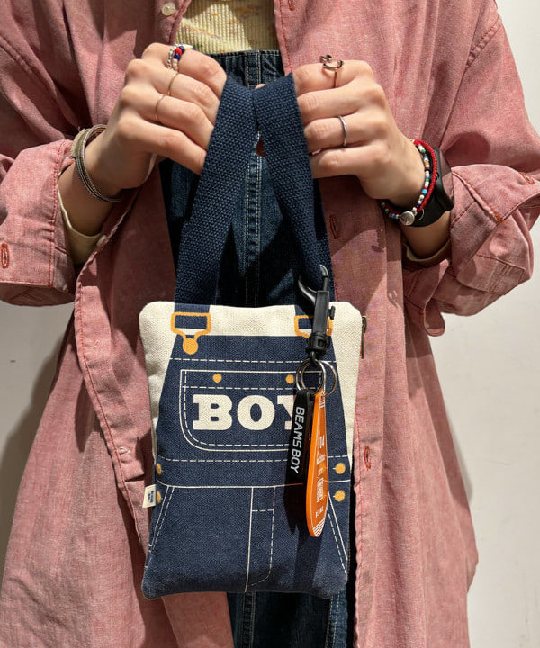 おはぎ(萩原)さんの「BEAMS WOMEN｜BEAMS BOY / オーバーオール プリントポーチ」を使ったコーディネート