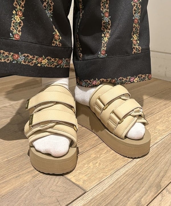 佐藤 亜美さんの「BEAMS WOMEN｜テレコ リブ クルーネック トップス」を使ったコーディネート