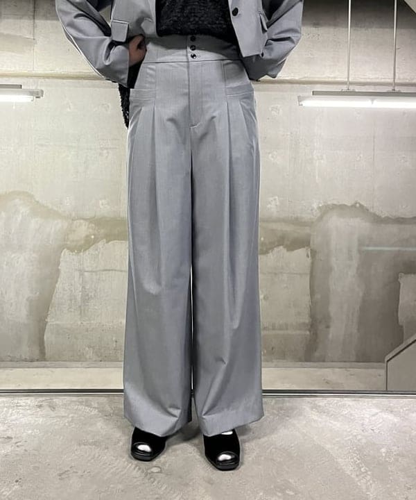前田 優衣さんの「BEAMS WOMEN｜Otro Accesorio / ダイヤ モチーフ ネックレス」を使ったコーディネート