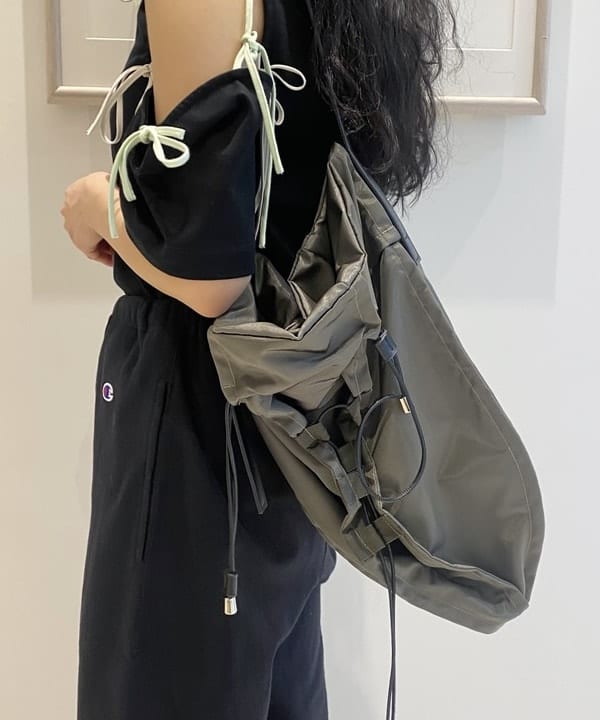マツド ユメカさんの「BEAMS WOMEN｜Champion &times; Ray BEAMS / 別注 リバースウィーブ(R) パンツ」を使ったコーディネート