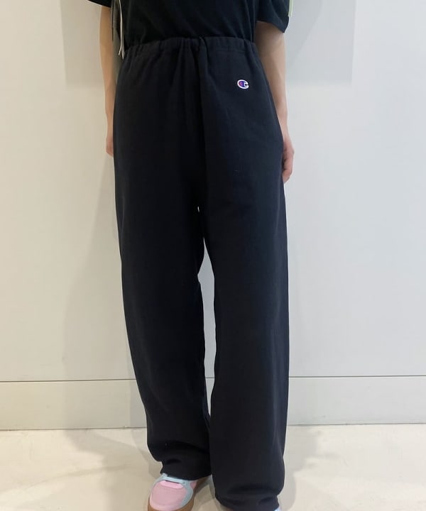 マツド ユメカさんの「BEAMS WOMEN｜Champion &times; Ray BEAMS / 別注 リバースウィーブ(R) パンツ」を使ったコーディネート
