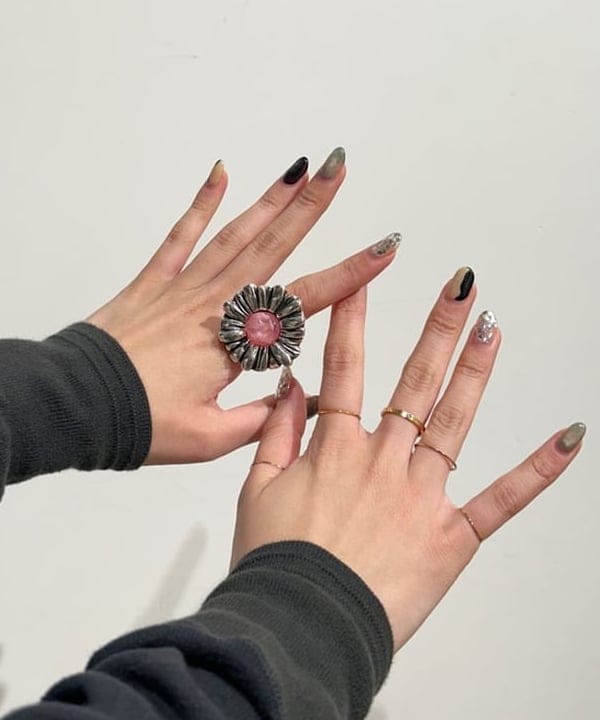 佐藤 亜美さんの「BEAMS WOMEN｜BEAMS BOY / 樹脂 パール ロング ネックレス」を使ったコーディネート