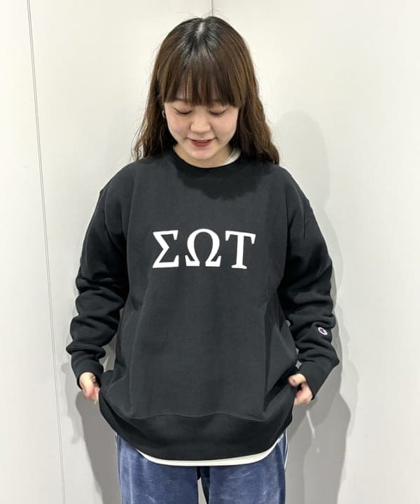 カスタニ モモノさんの「BEAMS WOMEN｜Champion × BEAMS BOY / 別注 ロゴ リバースウィーブ(R) クルーネック スウェット 23FW」を使ったコーディネート