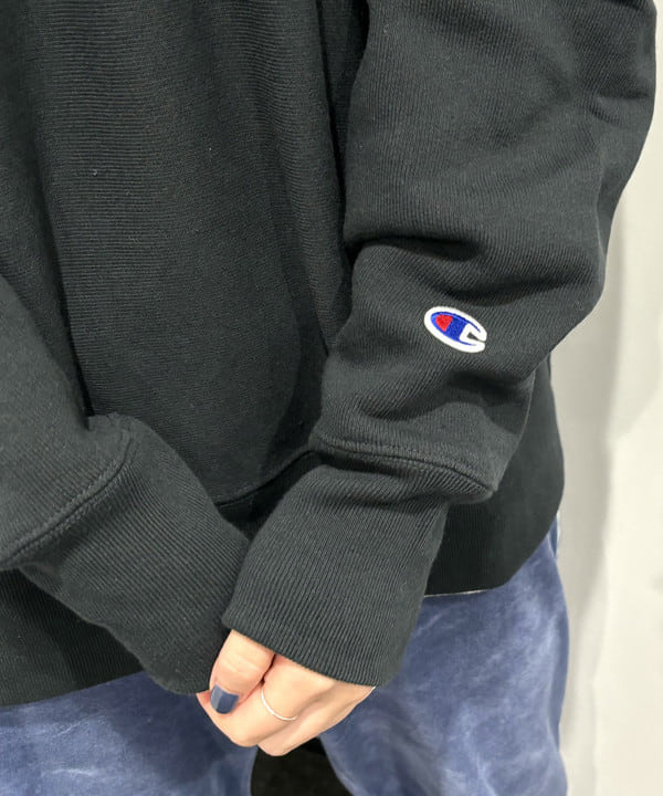 カスタニ モモノさんの「BEAMS WOMEN｜Champion × BEAMS BOY / 別注 ロゴ リバースウィーブ(R) クルーネック スウェット 23FW」を使ったコーディネート