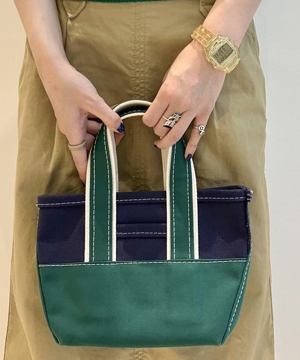 小原 もこさんの「BEAMS WOMEN｜L.L.Bean × BEAMS PLUS ＆ BEAMS BOY / Deep Bottom Deluxe Boat and Tote Mini」を使ったコーディネート