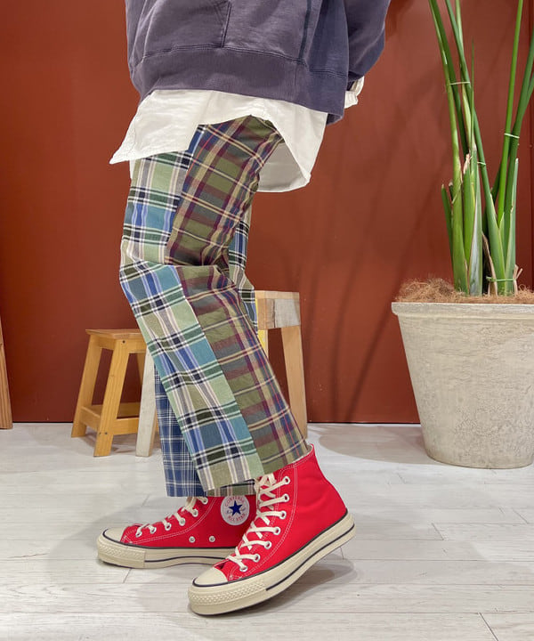 エノモト アミさんの「BEAMS WOMEN｜BEAMS BOY / マドラスチェック クレイジー スラックス」を使ったコーディネート