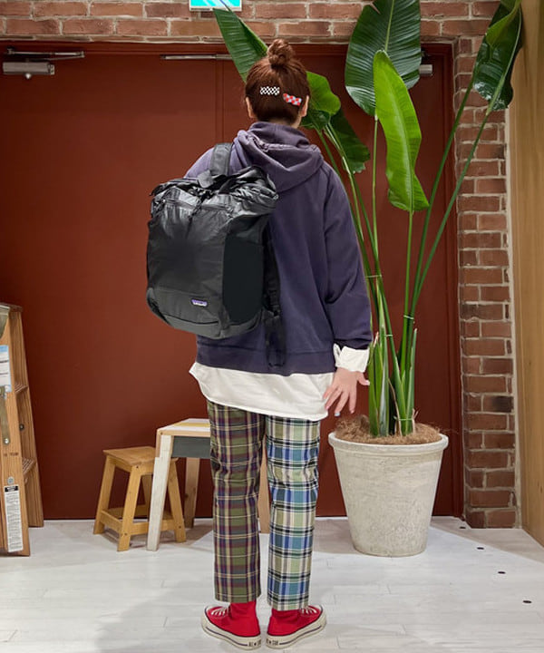 エノモト アミさんの「BEAMS WOMEN｜BEAMS BOY / マドラスチェック クレイジー スラックス」を使ったコーディネート