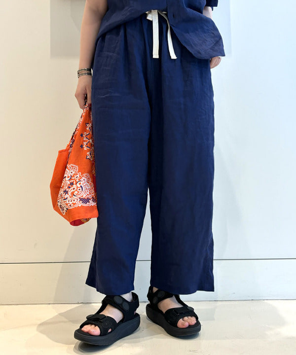 カスタニ モモノさんの「BEAMS WOMEN｜BEAMS BOY / イレギュラー バンダナ バッグ」を使ったコーディネート