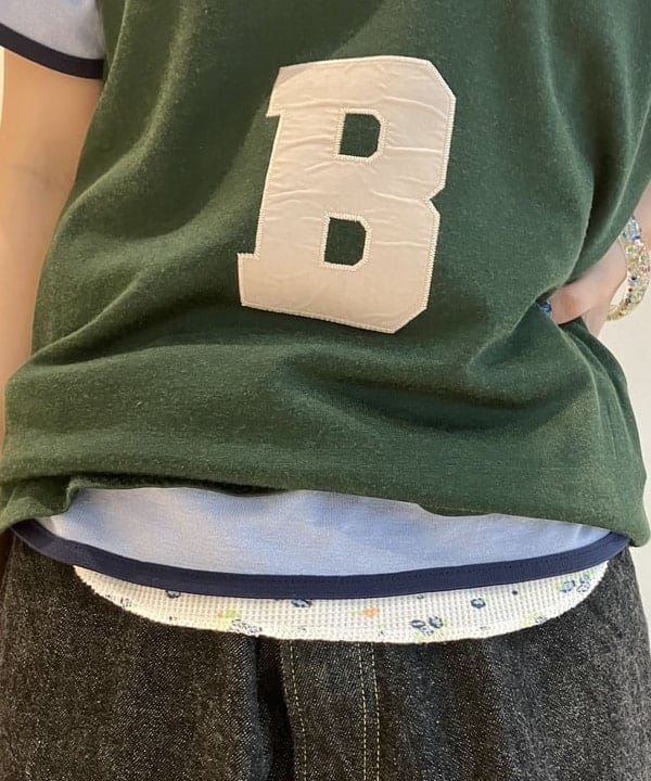 小原 もこさんの「BEAMS WOMEN｜BRIEFING &times; BEAMS BOY / 別注 ヘルメット バッグ」を使ったコーディネート