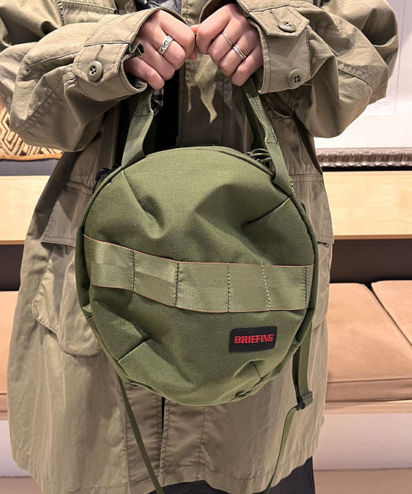 かわい みづきさんの「BEAMS WOMEN｜【別注】BRIEFING / ヘルメット バッグ」を使ったコーディネート