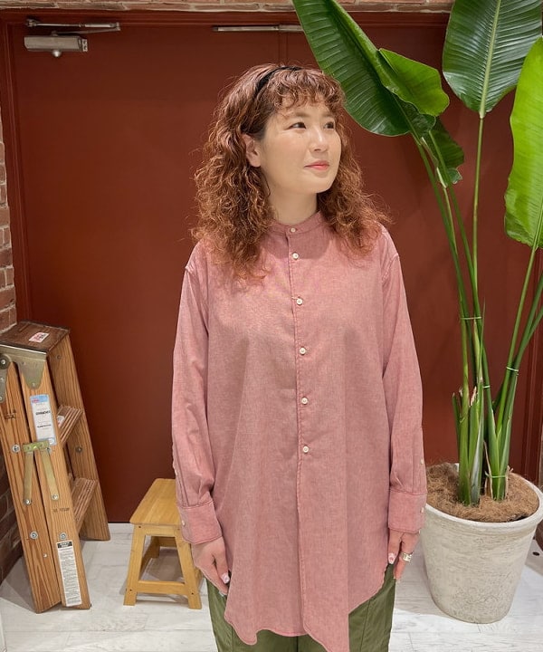 エノモト アミさんの「BEAMS WOMEN｜【別注】BUZZ RICKSON'S / ポプリン アーミーパンツ」を使ったコーディネート