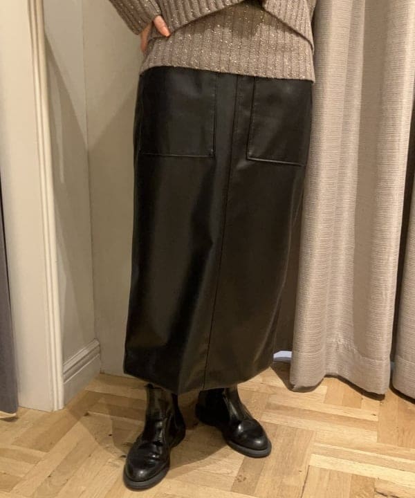 SAKAIさんの「BEAMS WOMEN｜maturely / Fake Leather Work Skirt」を使ったコーディネート
