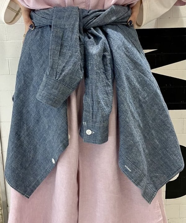 小原 もこさんの「BEAMS WOMEN｜【別注】BUZZ RICKSON'S / シャンブレー ロングスリーブ シャツ」を使ったコーディネート