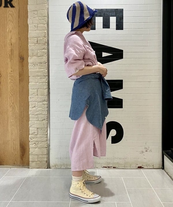 小原 もこさんの「BEAMS WOMEN｜【別注】BUZZ RICKSON'S / シャンブレー ロングスリーブ シャツ」を使ったコーディネート