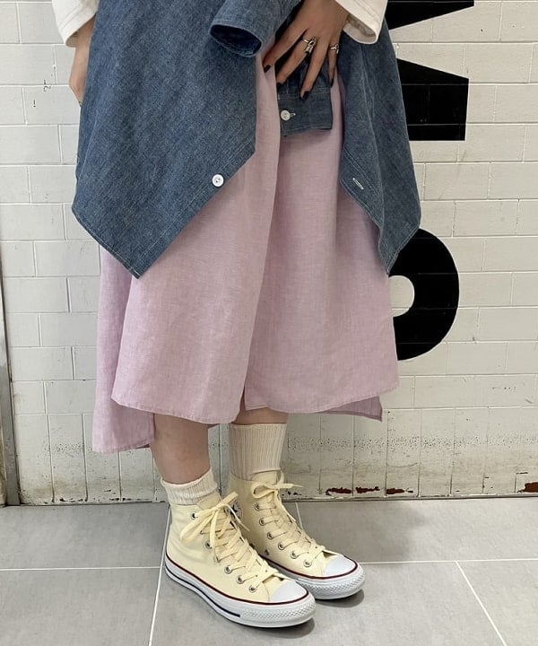 小原 もこさんの「BEAMS WOMEN｜【別注】BUZZ RICKSON'S / シャンブレー ロングスリーブ シャツ」を使ったコーディネート