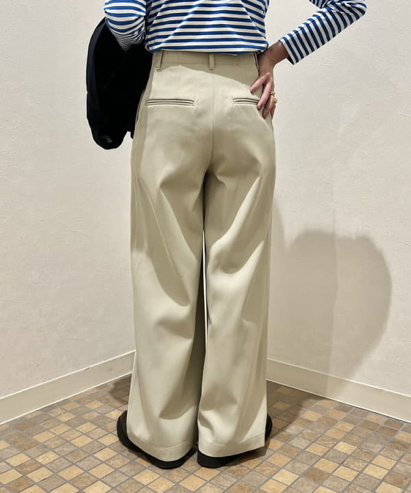 篠崎 香月さんの「BEAMS WOMEN｜Le minor / マドモアゼル バックUネック カットソー」を使ったコーディネート